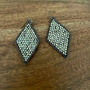 Gold and brown earrings - leather base